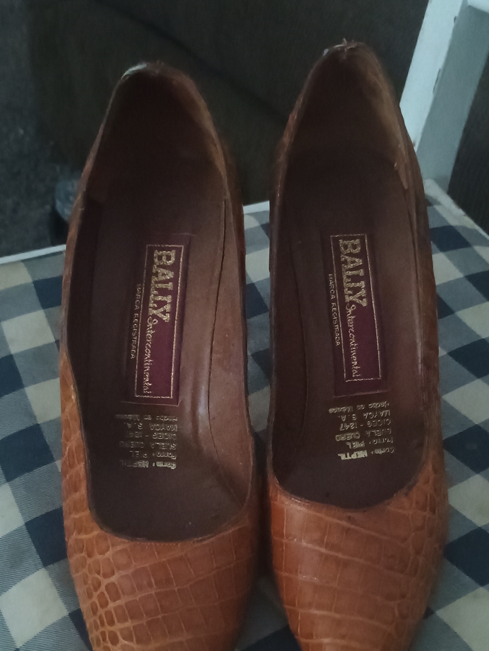 Bally Tan Croc-Embossed Leather Pumps (274) 6.5 Uk 4
